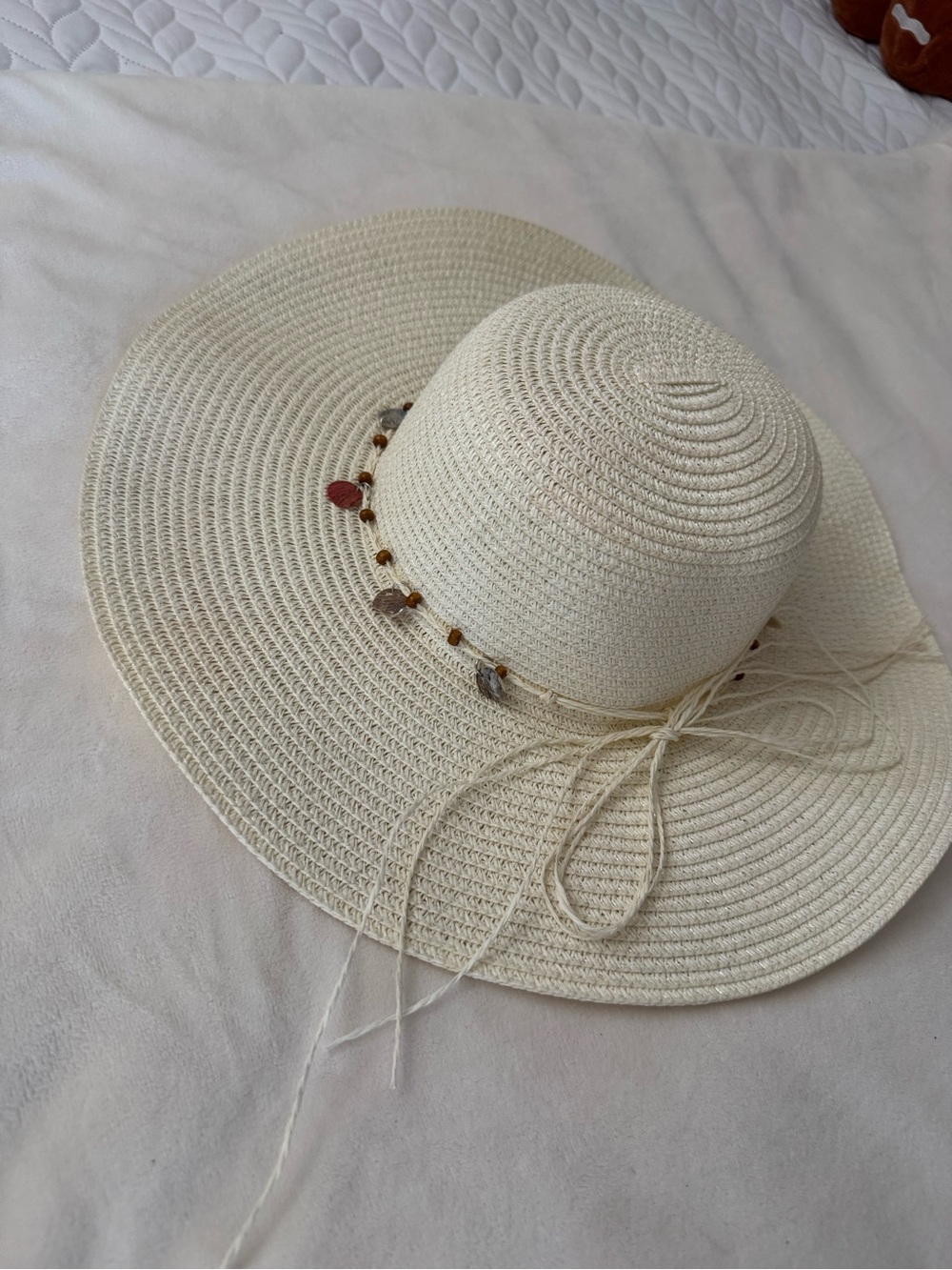 Women's Wide Brim Straw Sun Hat with Bead Accent - Cream